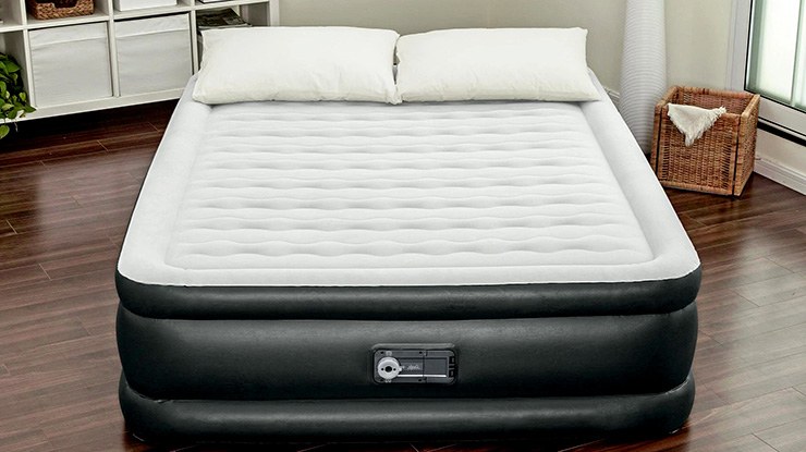 Airbed mattress in a bedroom