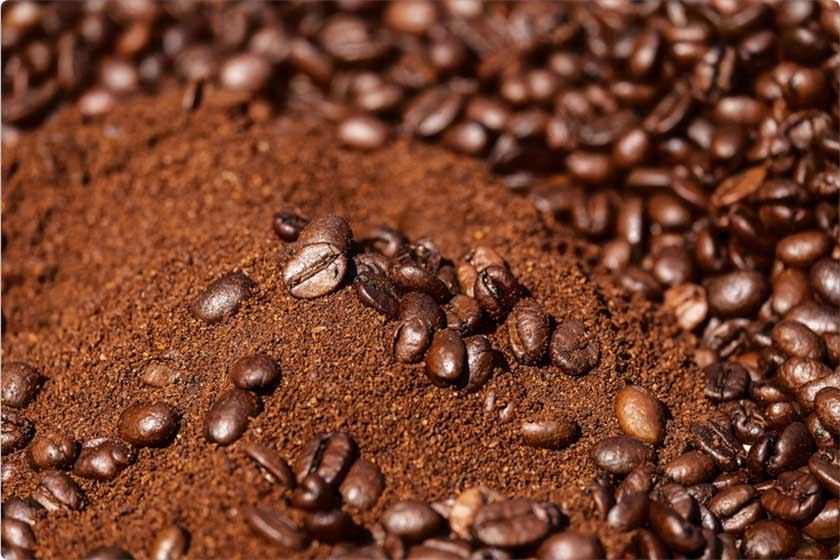 Ground coffee and coffee beans in one place